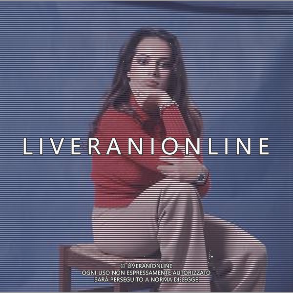 COL-RETROSPETTIVA DORA MORONI CANTANTE E PRESENTARICE TELEVISIVA NELLA FOTO DORA MORONI IN SALA DI POSA INIZIO CARRIERA AG ALDO LIVERANI SAS