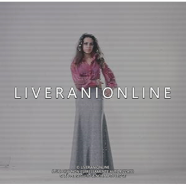 COL-RETROSPETTIVA DORA MORONI CANTANTE E PRESENTARICE TELEVISIVA NELLA FOTO DORA MORONI IN SALA DI POSA INIZIO CARRIERA AG ALDO LIVERANI SAS