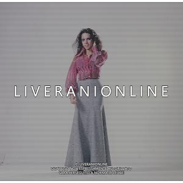 COL-RETROSPETTIVA DORA MORONI CANTANTE E PRESENTARICE TELEVISIVA NELLA FOTO DORA MORONI IN SALA DI POSA INIZIO CARRIERA AG ALDO LIVERANI SAS