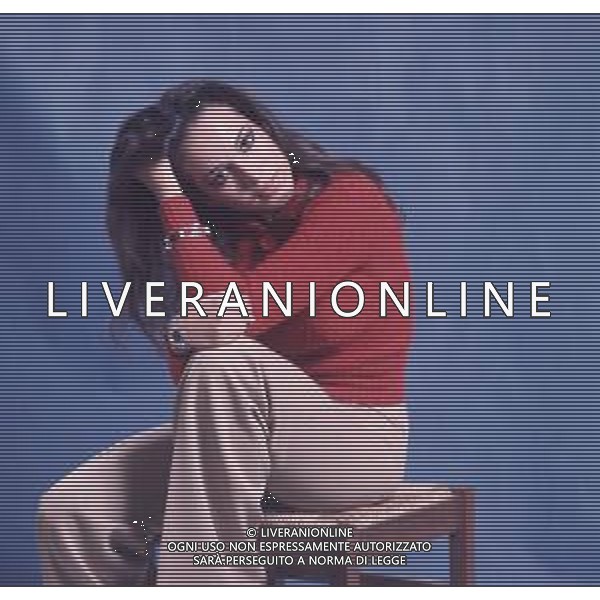 COL-RETROSPETTIVA DORA MORONI CANTANTE E PRESENTARICE TELEVISIVA NELLA FOTO DORA MORONI IN SALA DI POSA INIZIO CARRIERA AG ALDO LIVERANI SAS