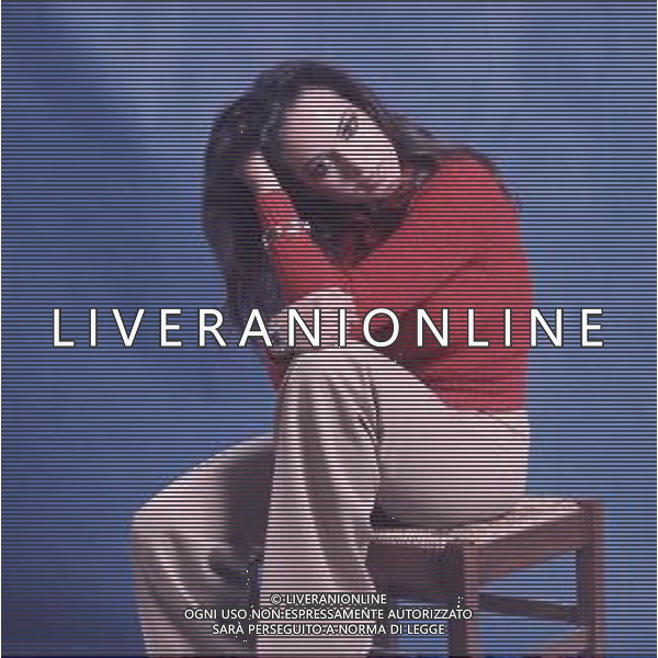 COL-RETROSPETTIVA DORA MORONI CANTANTE E PRESENTARICE TELEVISIVA NELLA FOTO DORA MORONI IN SALA DI POSA INIZIO CARRIERA AG ALDO LIVERANI SAS