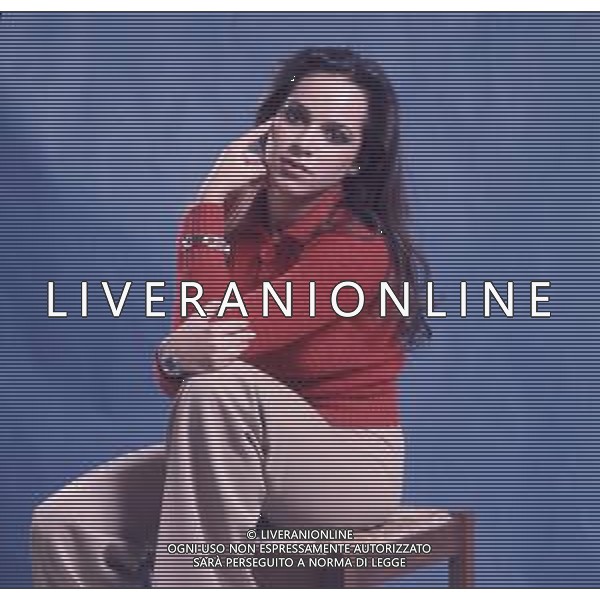 COL-RETROSPETTIVA DORA MORONI CANTANTE E PRESENTARICE TELEVISIVA NELLA FOTO DORA MORONI IN SALA DI POSA INIZIO CARRIERA AG ALDO LIVERANI SAS