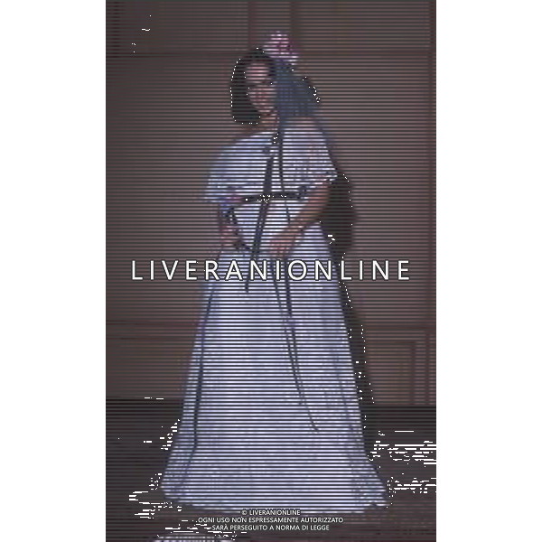 DIAP-RETROSPETTIVA DORA MORONI CANTANTE E PRESENTATRICE TELEVISIVA NELLA FOTO DORA MORONI VESTITO DA SPOSA A ROMA FOTO EDGARDO DELLA SCORCIOSA-AG ALDO LIVERANI SAS  