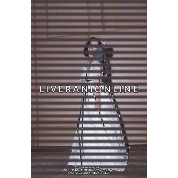 DIAP-RETROSPETTIVA DORA MORONI CANTANTE E PRESENTATRICE TELEVISIVA NELLA FOTO DORA MORONI VESTITO DA SPOSA A ROMA FOTO EDGARDO DELLA SCORCIOSA-AG ALDO LIVERANI SAS  