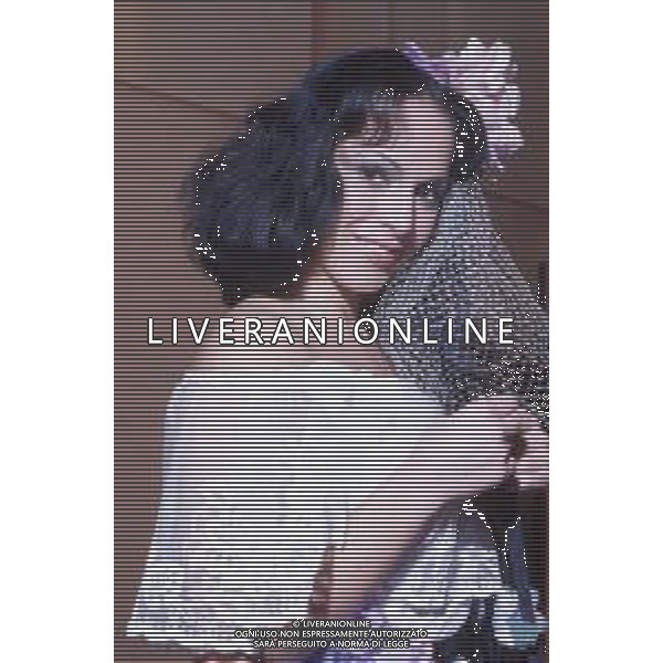 DIAP-RETROSPETTIVA DORA MORONI CANTANTE E PRESENTATRICE TELEVISIVA NELLA FOTO DORA MORONI VESTITO DA SPOSA A ROMA FOTO EDGARDO DELLA SCORCIOSA-AG ALDO LIVERANI SAS  