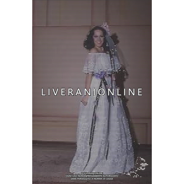 DIAP-RETROSPETTIVA DORA MORONI CANTANTE E PRESENTATRICE TELEVISIVA NELLA FOTO DORA MORONI VESTITO DA SPOSA A ROMA FOTO EDGARDO DELLA SCORCIOSA-AG ALDO LIVERANI SAS  