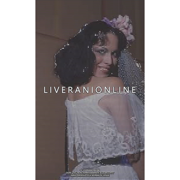 DIAP-RETROSPETTIVA DORA MORONI CANTANTE E PRESENTATRICE TELEVISIVA NELLA FOTO DORA MORONI VESTITO DA SPOSA A ROMA FOTO EDGARDO DELLA SCORCIOSA-AG ALDO LIVERANI SAS  