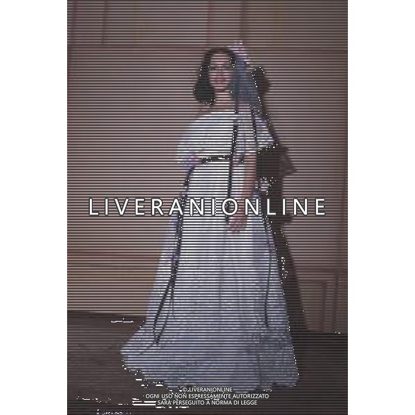 DIAP-RETROSPETTIVA DORA MORONI CANTANTE E PRESENTATRICE TELEVISIVA NELLA FOTO DORA MORONI VESTITO DA SPOSA A ROMA FOTO EDGARDO DELLA SCORCIOSA-AG ALDO LIVERANI SAS  
