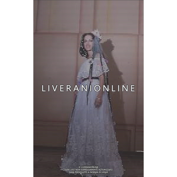 DIAP-RETROSPETTIVA DORA MORONI CANTANTE E PRESENTATRICE TELEVISIVA NELLA FOTO DORA MORONI VESTITO DA SPOSA A ROMA FOTO EDGARDO DELLA SCORCIOSA-AG ALDO LIVERANI SAS  