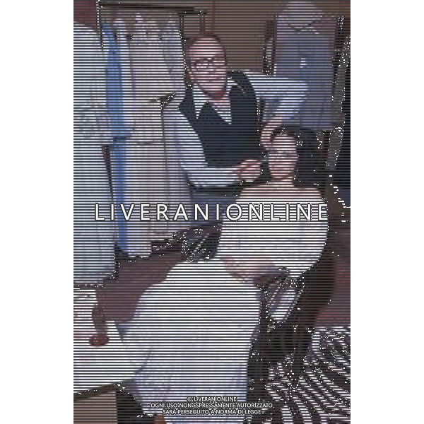 DIAP-RETROSPETTIVA DORA MORONI CANTANTE E PRESENTATRICE TELEVISIVA NELLA FOTO DORA MORONI VESTITO DA SPOSA A ROMA FOTO EDGARDO DELLA SCORCIOSA-AG ALDO LIVERANI SAS  