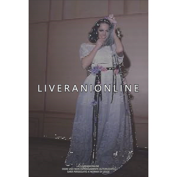 DIAP-RETROSPETTIVA DORA MORONI CANTANTE E PRESENTATRICE TELEVISIVA NELLA FOTO DORA MORONI VESTITO DA SPOSA A ROMA FOTO EDGARDO DELLA SCORCIOSA-AG ALDO LIVERANI SAS  