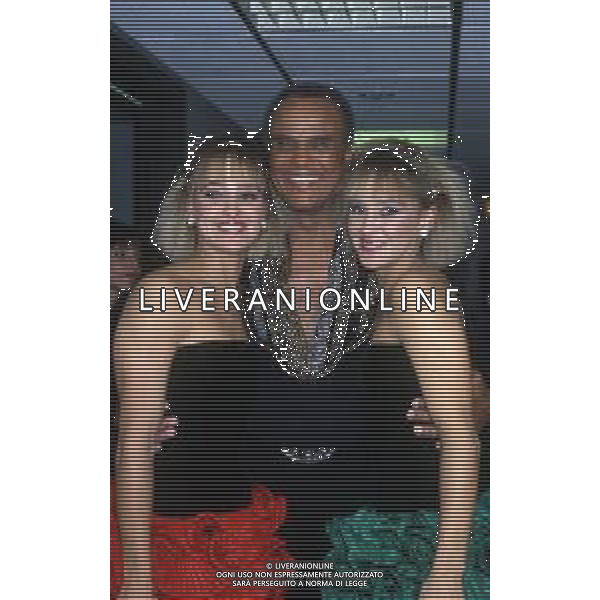 DIAP-RETROSPETTIVA -HARRY BELEFONTE CANTANTE NELLA FOTO HARRY BELAFONTE NELL\'ANNO 1988 A MILANO OSPITE DELLA TRSMISSIONE TELEVISIVA “RAFFAELLA CARRA\' SHOW “ AG ALDO LIVERANI SAS