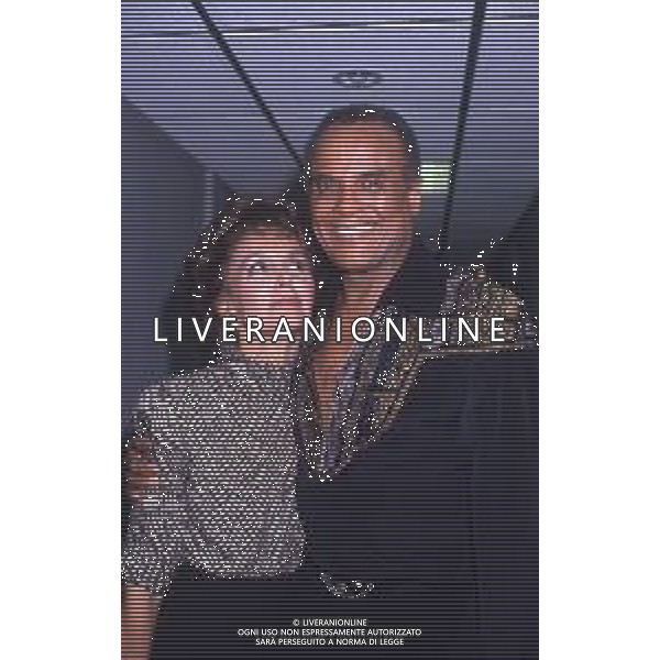 DIAP-RETROSPETTIVA -HARRY BELEFONTE CANTANTE NELLA FOTO HARRY BELAFONTE NELL\'ANNO 1988 A MILANO OSPITE DELLA TRSMISSIONE TELEVISIVA “RAFFAELLA CARRA\' SHOW “ AG ALDO LIVERANI SAS