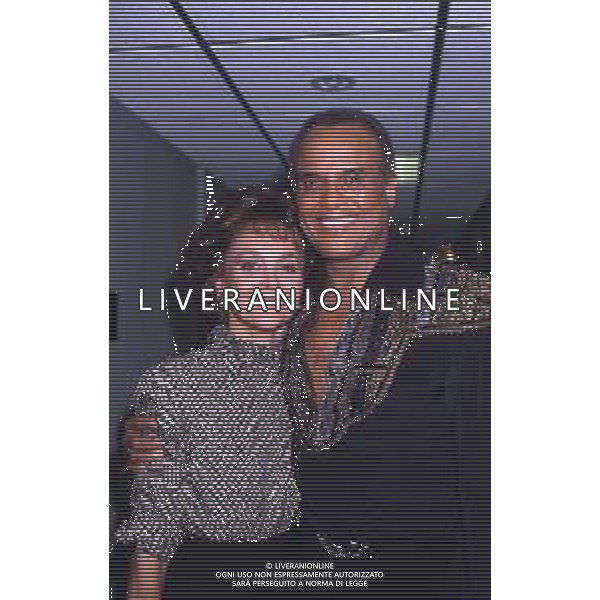 DIAP-RETROSPETTIVA -HARRY BELEFONTE CANTANTE NELLA FOTO HARRY BELAFONTE NELL\'ANNO 1988 A MILANO OSPITE DELLA TRSMISSIONE TELEVISIVA “RAFFAELLA CARRA\' SHOW “ AG ALDO LIVERANI SAS