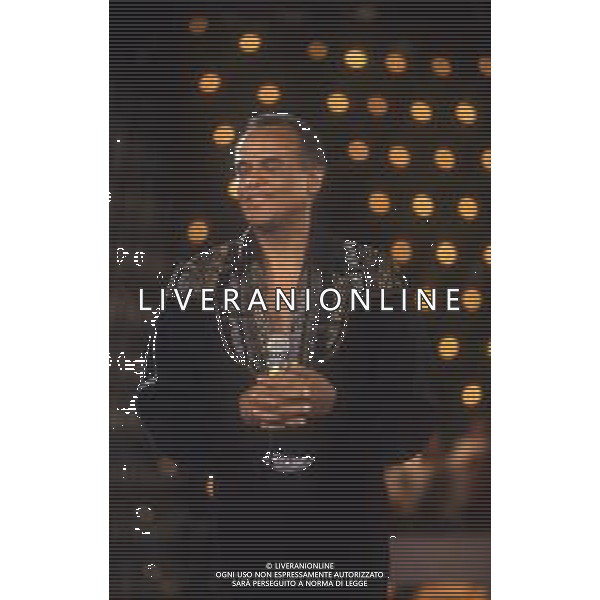 DIAP-RETROSPETTIVA -HARRY BELEFONTE CANTANTE NELLA FOTO HARRY BELAFONTE NELL\'ANNO 1988 A MILANO OSPITE DELLA TRSMISSIONE TELEVISIVA “RAFFAELLA CARRA\' SHOW “ AG ALDO LIVERANI SAS