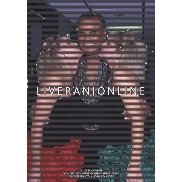 DIAP-RETROSPETTIVA -HARRY BELEFONTE CANTANTE NELLA FOTO HARRY BELAFONTE NELL\'ANNO 1988 A MILANO OSPITE DELLA TRSMISSIONE TELEVISIVA “RAFFAELLA CARRA\' SHOW “ AG ALDO LIVERANI SAS