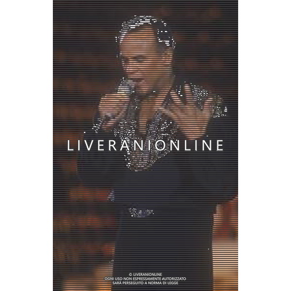 DIAP-RETROSPETTIVA -HARRY BELEFONTE CANTANTE NELLA FOTO HARRY BELAFONTE NELL\'ANNO 1988 A MILANO OSPITE DELLA TRSMISSIONE TELEVISIVA “RAFFAELLA CARRA\' SHOW “ AG ALDO LIVERANI SAS