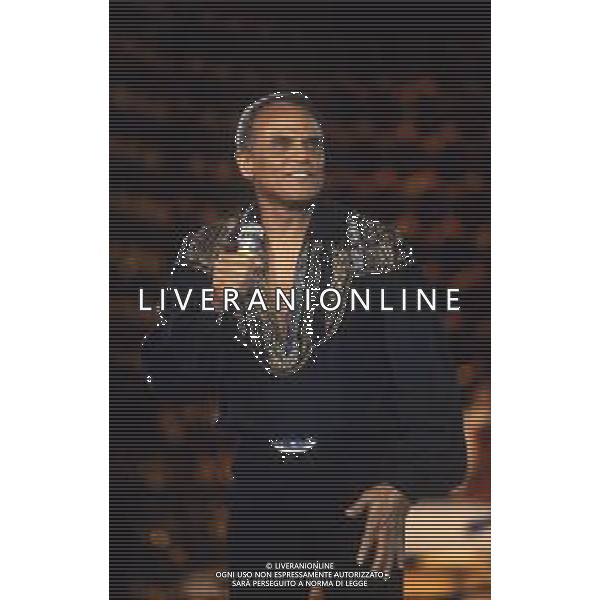 DIAP-RETROSPETTIVA -HARRY BELEFONTE CANTANTE NELLA FOTO HARRY BELAFONTE NELL\'ANNO 1988 A MILANO OSPITE DELLA TRSMISSIONE TELEVISIVA “RAFFAELLA CARRA\' SHOW “ AG ALDO LIVERANI SAS