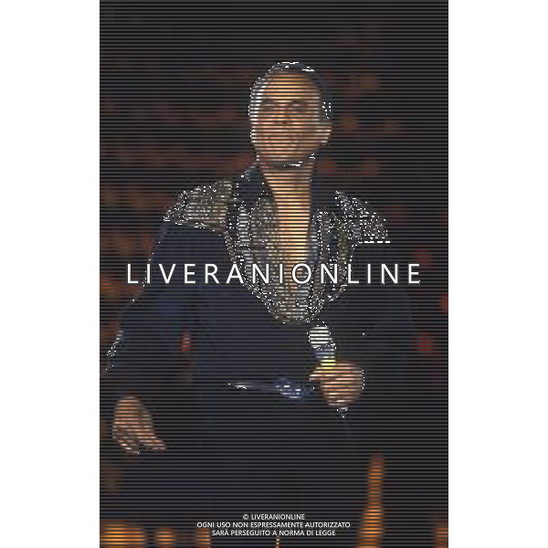DIAP-RETROSPETTIVA -HARRY BELEFONTE CANTANTE NELLA FOTO HARRY BELAFONTE NELL\'ANNO 1988 A MILANO OSPITE DELLA TRSMISSIONE TELEVISIVA “RAFFAELLA CARRA\' SHOW “ AG ALDO LIVERANI SAS