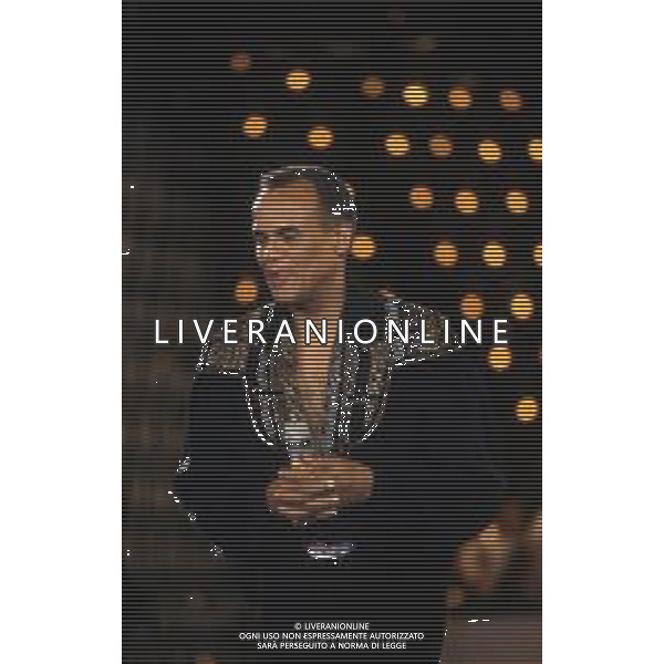 DIAP-RETROSPETTIVA -HARRY BELEFONTE CANTANTE NELLA FOTO HARRY BELAFONTE NELL\'ANNO 1988 A MILANO OSPITE DELLA TRSMISSIONE TELEVISIVA “RAFFAELLA CARRA\' SHOW “ AG ALDO LIVERANI SAS