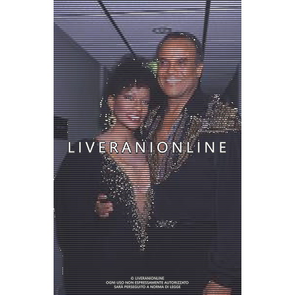 DIAP-RETROSPETTIVA -HARRY BELEFONTE CANTANTE NELLA FOTO HARRY BELAFONTE NELL\'ANNO 1988 A MILANO OSPITE DELLA TRSMISSIONE TELEVISIVA “RAFFAELLA CARRA\' SHOW “ AG ALDO LIVERANI SAS