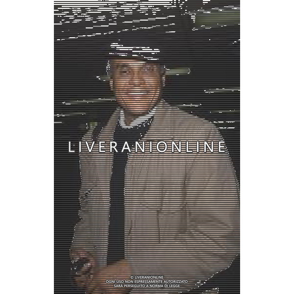 DIAP-RETROSPETTIVA -HARRY BELEFONTE CANTANTE NELLA FOTO HARRY BELAFONTE NELL\'ANNO 1988 IN AEROPORTO A ROMA AG ALDO LIVERANI SAS