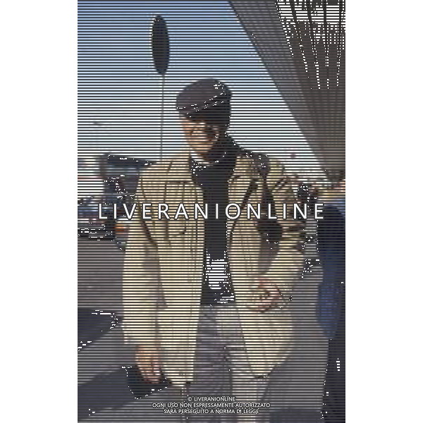 DIAP-RETROSPETTIVA -HARRY BELEFONTE CANTANTE NELLA FOTO HARRY BELAFONTE NELL\'ANNO 1988 IN AEROPORTO A ROMA AG ALDO LIVERANI SAS