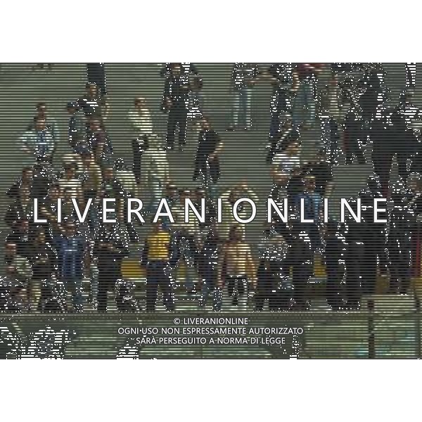 NEG-25-03-2001 PISA-CAMPIONATO DI CALCIO SERIE B PISA-LIVORNO 0-2 A TAVOLINO PER DISORDINI TRA LE TIFOSERIE NELLA FOTO INCIDENTI SUGLI SPALTI AG ALDO LIVERANI SAS