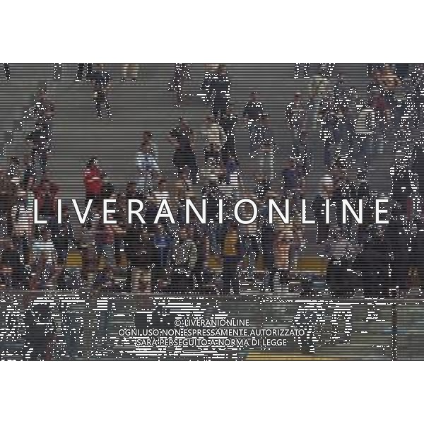 NEG-25-03-2001 PISA-CAMPIONATO DI CALCIO SERIE B PISA-LIVORNO 0-2 A TAVOLINO PER DISORDINI TRA LE TIFOSERIE NELLA FOTO INCIDENTI SUGLI SPALTI AG ALDO LIVERANI SAS