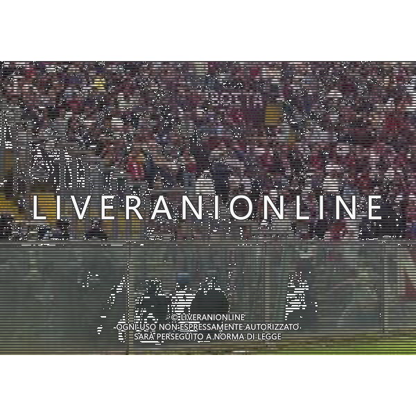 NEG-25-03-2001 PISA-CAMPIONATO DI CALCIO SERIE B PISA-LIVORNO 0-2 A TAVOLINO PER DISORDINI TRA LE TIFOSERIE NELLA FOTO INCIDENTI SUGLI SPALTI AG ALDO LIVERANI SAS