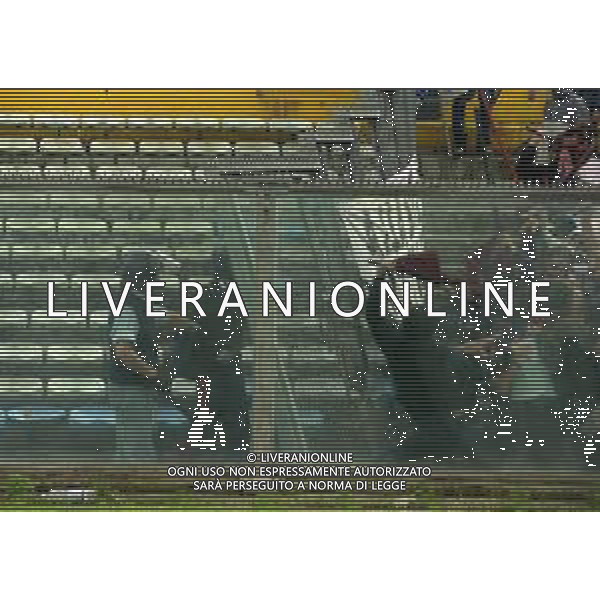 NEG-25-03-2001 PISA-CAMPIONATO DI CALCIO SERIE B PISA-LIVORNO 0-2 A TAVOLINO PER DISORDINI TRA LE TIFOSERIE NELLA FOTO INCIDENTI SUGLI SPALTI AG ALDO LIVERANI SAS