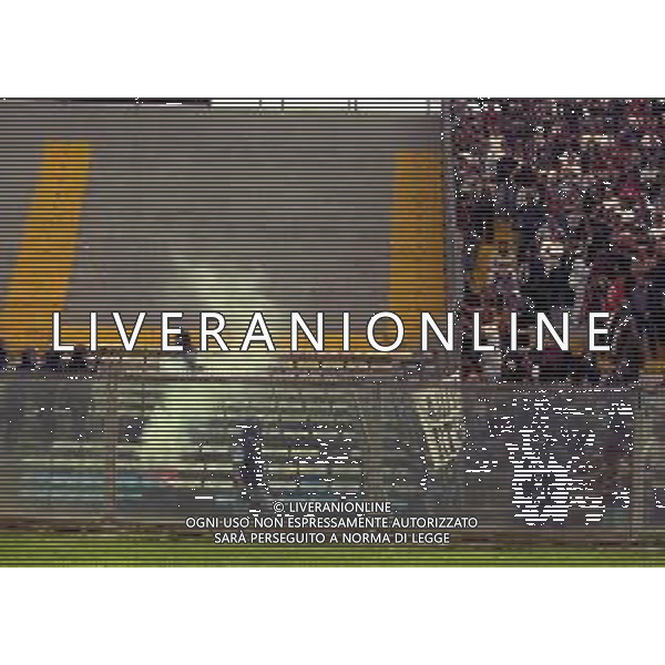 NEG-25-03-2001 PISA-CAMPIONATO DI CALCIO SERIE B PISA-LIVORNO 0-2 A TAVOLINO PER DISORDINI TRA LE TIFOSERIE NELLA FOTO INCIDENTI TRA TIFOSI E FORZE DELL\'ORDINE AG ALDO LIVERANI SAS