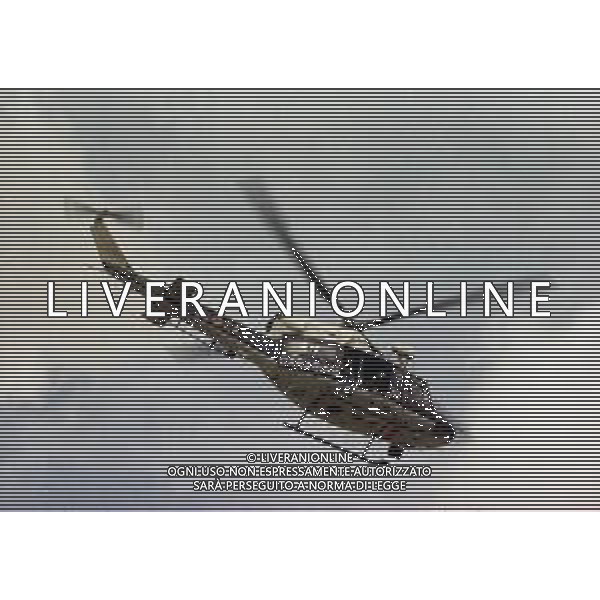 NEG-25-03-2001 PISA-CAMPIONATO DI CALCIO SERIE B PISA-LIVORNO 0-2 A TAVOLINO PER DISORDINI TRA LE TIFOSERIE NELLA FOTO ELICOTTERO DEI CARABINIERI SORVOLA LO STADIO AG ALDO LIVERANI SAS