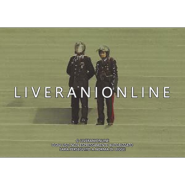 NEG-25-03-2001 PISA-CAMPIONATO DI CALCIO SERIE B PISA-LIVORNO 0-2 A TAVOLINO PER DISORDINI TRA LE TIFOSERIE NELLA FOTO CARABINIERI SUGLI SPALTI AG ALDO LIVERANI SAS