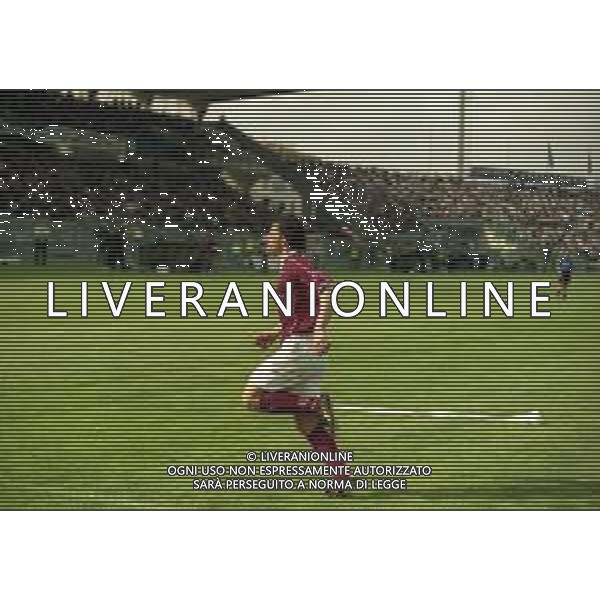 NEG-25-03-2001 PISA-CAMPIONATO DI CALCIO SERIE B PISA-LIVORNO 0-2 A TAVOLINO PER DISORDINI TRA LE TIFOSERIE NELLA FOTO RIGORE IGOR PROTTI AG ALDO LIVERANI SAS