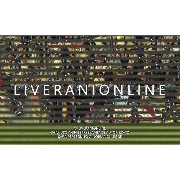 NEG-25-03-2001 PISA-CAMPIONATO DI CALCIO SERIE B PISA-LIVORNO 0-2 A TAVOLINO PER DISORDINI TRA LE TIFOSERIE NELLA FOTO POLIZIA DI STATO IN CAMPO AG ALDO LIVERANI SAS 