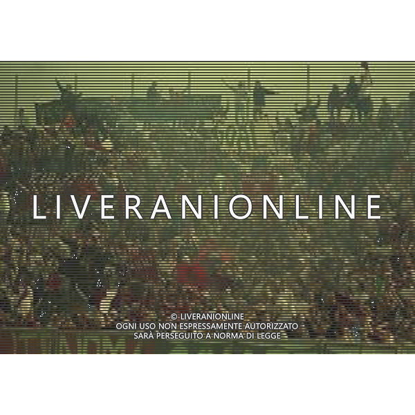 NEG-25-03-2001 PISA-CAMPIONATO DI CALCIO SERIE B PISA-LIVORNO 0-2 A TAVOLINO PER DISORDINI TRA LE TIFOSERIE NELLA FOTO TIFOSI LIVORNO AG ALDO LIVERANI SAS