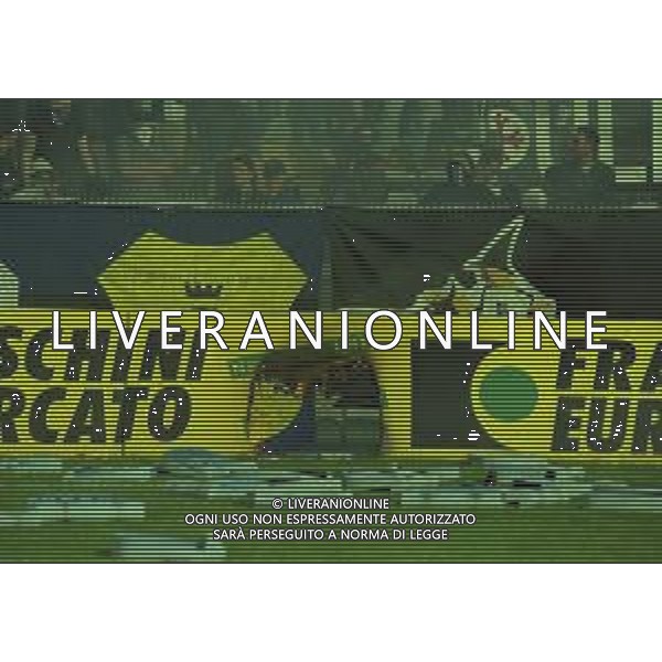 NEG-25-03-2001 PISA-CAMPIONATO DI CALCIO SERIE B PISA-LIVORNO 0-2 A TAVOLINO PER DISORDINI TRA LE TIFOSERIE NELLA FOTO SEGGIOLINI LANCIATI IN CAMPO AG ALDO LIVERANI SAS 