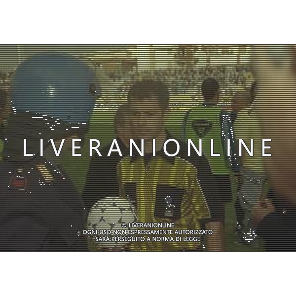 NEG-25-03-2001 PISA-CAMPIONATO DI CALCIO SERIE B PISA-LIVORNO 0-2 A TAVOLINO PER DISORDINI TRA LE TIFOSERIE NELLA FOTO L\'ARBITRO ANTONIO DATTILO AG ALDO LIVERANI SAS