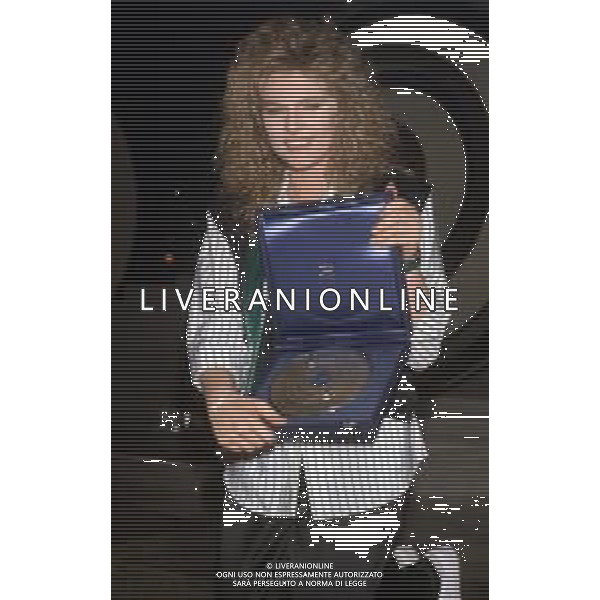 DIAP- RETROSPETTIVA LENA BIOLCATI CANTANTE NELLA FOTO LENA BIOLCATI A SAINT VINCENT ESTATE NELL’ANNO 1986 DURANTE LA PREMIAZIONE AG ALDO LIVERANI SAS