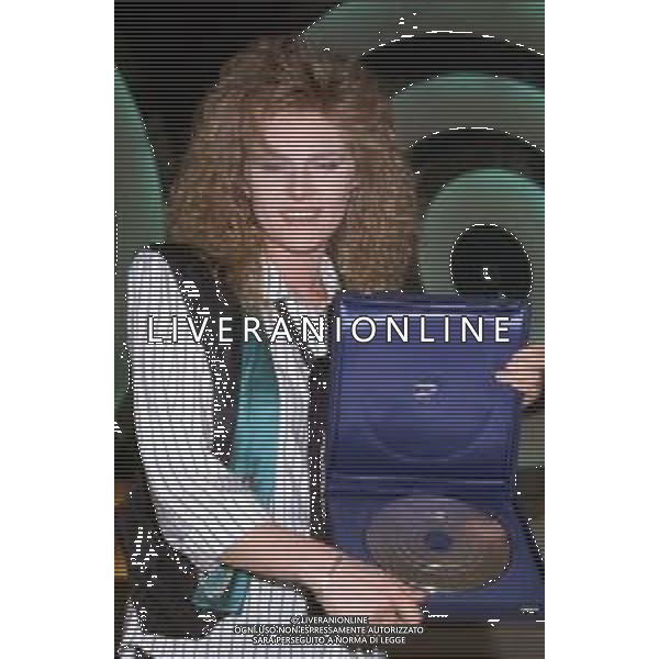 DIAP- RETROSPETTIVA LENA BIOLCATI CANTANTE NELLA FOTO LENA BIOLCATI A SAINT VINCENT ESTATE NELL’ANNO 1986 DURANTE LA PREMIAZIONE AG ALDO LIVERANI SAS