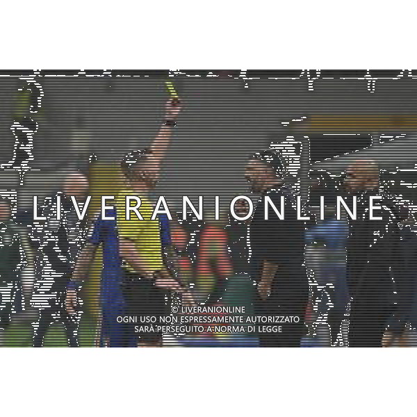 Italia vs Norvegia nella foto l\'arbitro Alejandro Hernandez (SPA) ammonisce Gennaro Gattuso allenatore Italia Milano 16-11-2025 Stadio Giuseppe Meazza - San Siro Italia vs Norvegia Qualificazioni Mondiali 2026 Gruppo I - 10a giornata foto Roberto Garavaglia/Agenzia Aldo Liverani sas
