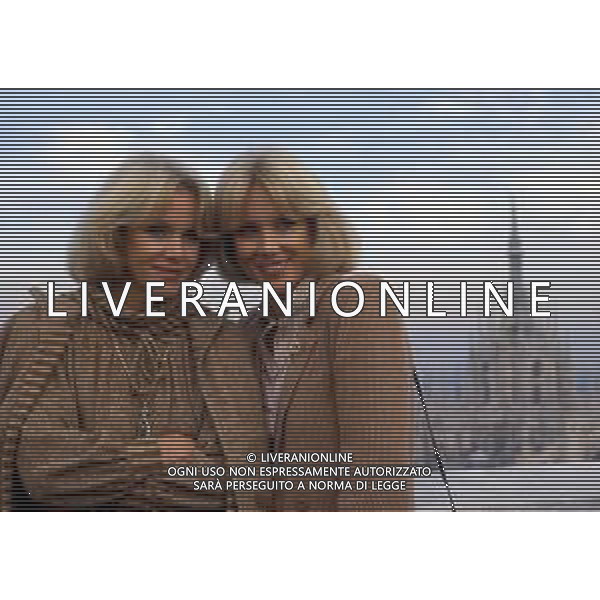 DIAP-RETROSPETTIVA ELLEN E ALICE KESSLER E BALLERINE NELLA FOTO ALICE E ELLEN KESSLER A MILANO NELL\'ANNO 1980 A TERRAZZA MARTINI AG ALDO LIVERANI SAS