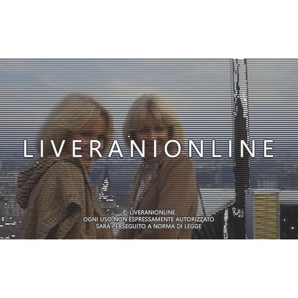 DIAP-RETROSPETTIVA ELLEN E ALICE KESSLER E BALLERINE NELLA FOTO ALICE E ELLEN KESSLER A MILANO NELL\'ANNO 1980 A TERRAZZA MARTINI AG ALDO LIVERANI SAS