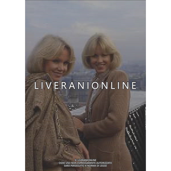 DIAP-RETROSPETTIVA ELLEN E ALICE KESSLER E BALLERINE NELLA FOTO ALICE E ELLEN KESSLER A MILANO NELL\'ANNO 1980 A TERRAZZA MARTINI AG ALDO LIVERANI SAS