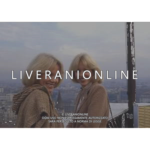 DIAP-RETROSPETTIVA ELLEN E ALICE KESSLER E BALLERINE NELLA FOTO ALICE E ELLEN KESSLER A MILANO NELL\'ANNO 1980 A TERRAZZA MARTINI AG ALDO LIVERANI SAS