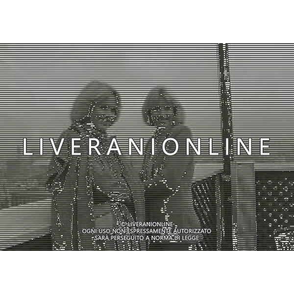 NEG-RETROSPETTIVA ELLEN E ALICE KESSLER E BALLERINE NELLA FOTO ALICE E ELLEN KESSLER A MILANO NELL\'ANNO 1980 A TERRAZZA MARTINI AG ALDO LIVERANI SAS