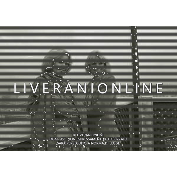 NEG-RETROSPETTIVA ELLEN E ALICE KESSLER E BALLERINE NELLA FOTO ALICE E ELLEN KESSLER A MILANO NELL\'ANNO 1980 A TERRAZZA MARTINI AG ALDO LIVERANI SAS