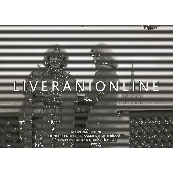 NEG-RETROSPETTIVA ELLEN E ALICE KESSLER E BALLERINE NELLA FOTO ALICE E ELLEN KESSLER A MILANO NELL\'ANNO 1980 A TERRAZZA MARTINI AG ALDO LIVERANI SAS