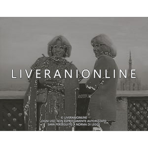 NEG-RETROSPETTIVA ELLEN E ALICE KESSLER E BALLERINE NELLA FOTO ALICE E ELLEN KESSLER A MILANO NELL\'ANNO 1980 A TERRAZZA MARTINI AG ALDO LIVERANI SAS